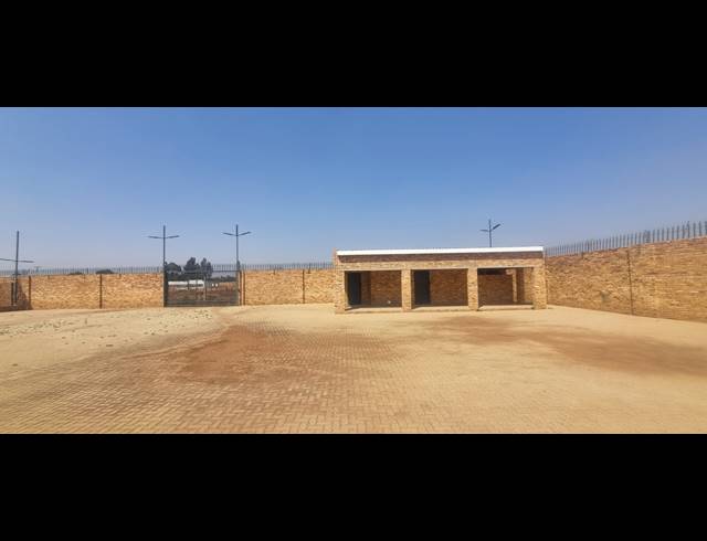 20,000M² SHOWROOM TO LET IN WEST RAND AH